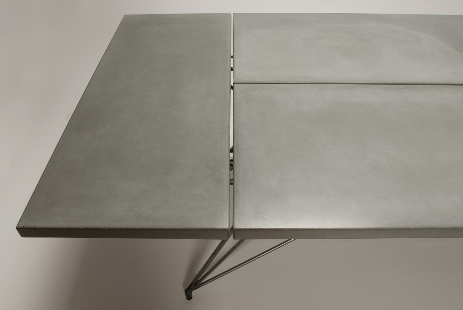 The color and movement of a concrete dining table 